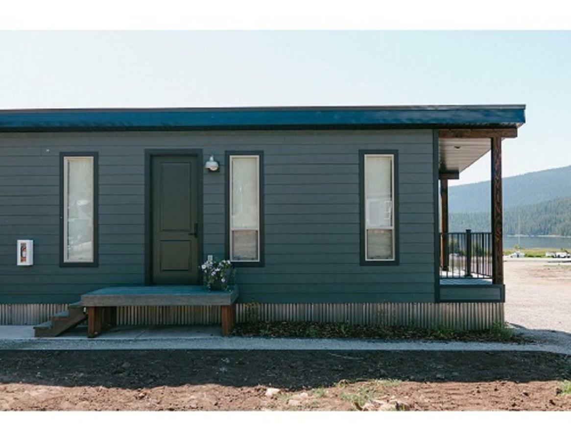 Terra Nova Cabins Уест Йелоустоун Екстериор снимка